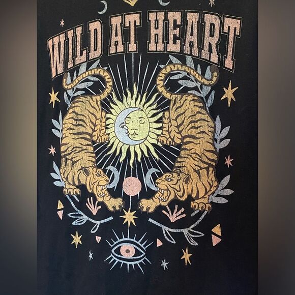 Goodie Two Sleeves Wild at Heart T-shirt NWT Medium M - Picture 2 of 4